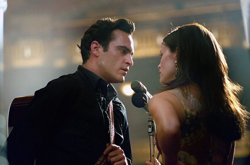 Joaquin Phoenix - Schauspieler der Extreme – Bild: Imago/​20th Century Fox/​Entertainment Pictures /​ Joaquin Phoenix als Johnny Cash und Reese Witherspoon als June Carter  im Film ?Walk the Line?