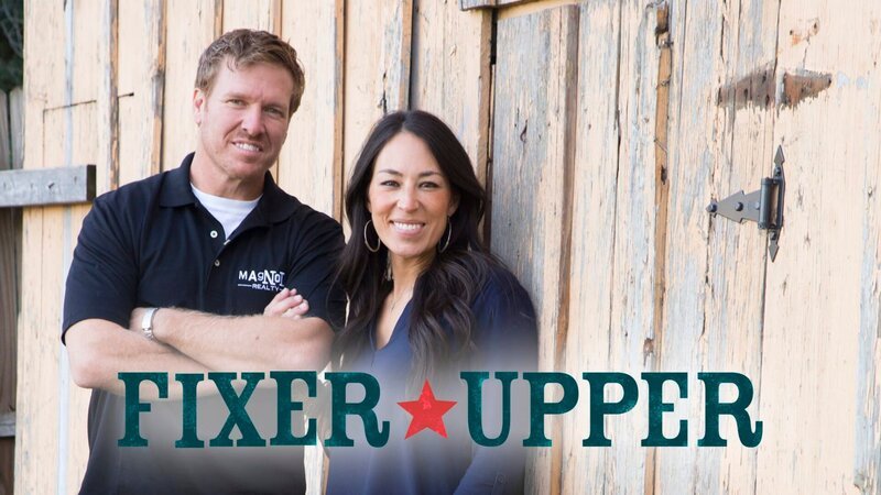 Portrait of FIxer Upper hosts Chip and Joanna Gaines, as seen on HGTV’s Fixer Upper. (portrait) – Bild: Sarah Wilson/​Getty Images /​ TLC /​ FOCUS: HFXUP111_123894_340861 /​ © 2014, HGTV/​Scripps Networks, LLC. All Rights Reserved.