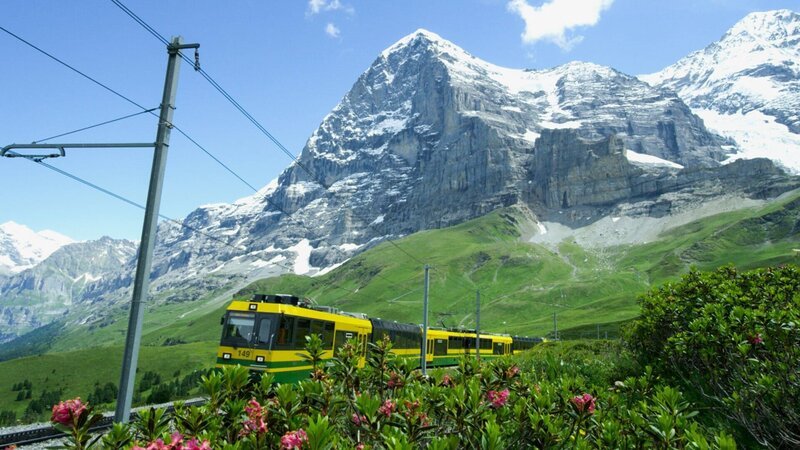 Mit der Jungfraubahn vorbei an der Eiger Nordwand hinauf zum höchsten Bahnhof Europas – dem Jungfraujoch (auf 3466 Meter über Meer) – Bild: SRF/​Mediafisch