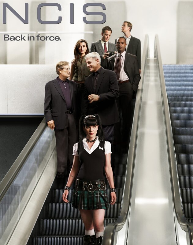 (9. Staffel) – Die behandelten Fälle der NAVY CIS reichen von Spionage, Tötungsdelikten bis hin zu Terrorismus und gestohlenen U-Booten. Die Agenten (v. vorne n. hinten) Abby Sciuto (Pauley Perrette), Dr. Donald Mallard (David McCallum), Leroy Gibbs (Mark Harmon), Ziva David (Cote de Pablo), Leon Vance (Rocky Carroll), Anthony DiNozzo (Michael Weatherly) und Tim McGee (Sean Murray) … – Bild: CBS Television Lizenzbild frei