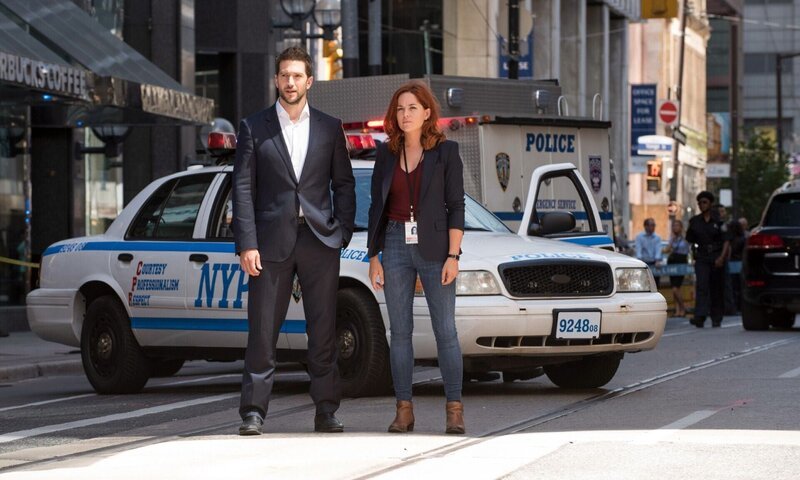 Maxine (Sarah Greene) und Eric (Luke Roberts) – Bild: RTL /​ 2016 Ransom Television Productions Inc.