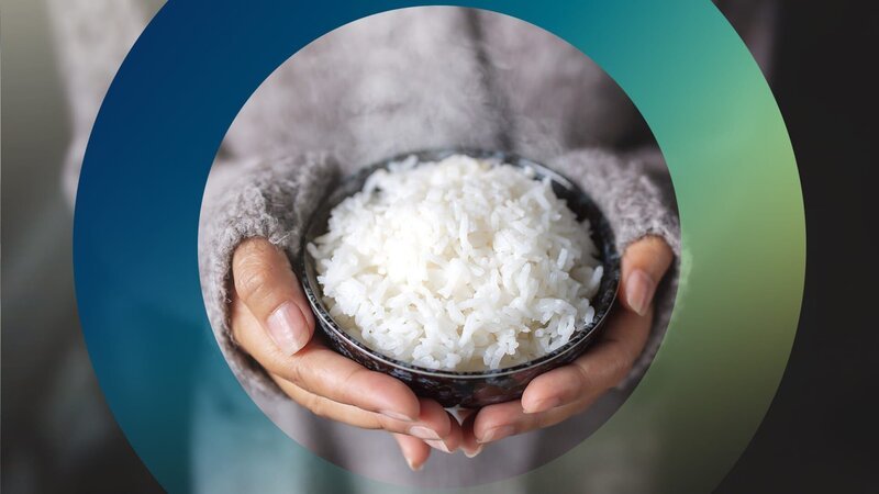 Umweltzerstörung, Ausbeutung und Giftstoffe begleiten den Weg des Reiskorns. – Bild: ZDF und Shutterstock.