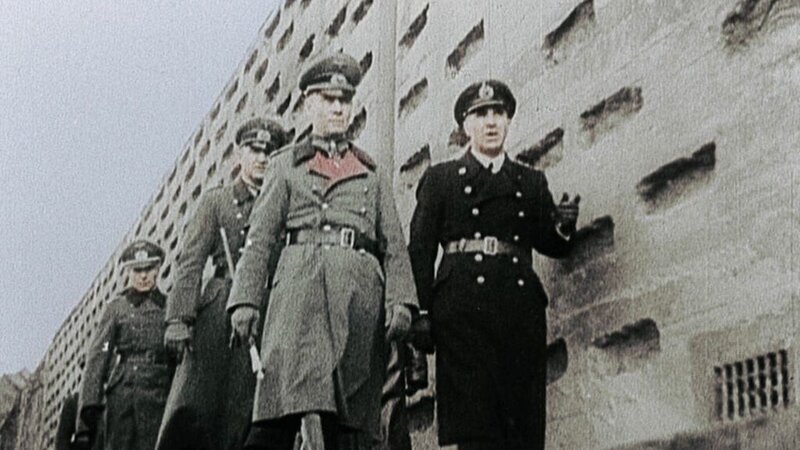 RETEQUATTRO NELLA FOTO: FRANCIA, 1944. ROMMEL DURANTE UNA VISITA AL MURO ATLANTICO, IL SISTEMA DI SCAGLIONAMENTO DELLE FORTIFICAZIONI SULLA COSTA ATLANTICA COSTRUITA IN PREVISIONE DI UNO SBARCO ALLEATO. – Bild: National Geographic Channel /​ © FOX NETWORKS GROUP BULGARIA