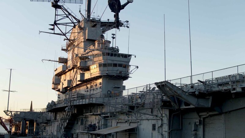 Die „USS Hornet (CV-12)“ ist ein Flugzeugträger der United States Navy. Sie diente im Zweiten Weltkrieg, im Koreakrieg und im Vietnamkrieg. Heute ist die „USS Hornet“ ein Museumsschiff und befindet sich in Alameda (Kalifornien, USA). – Bild: ZDF und Steve Pitre./​Steve Pitre