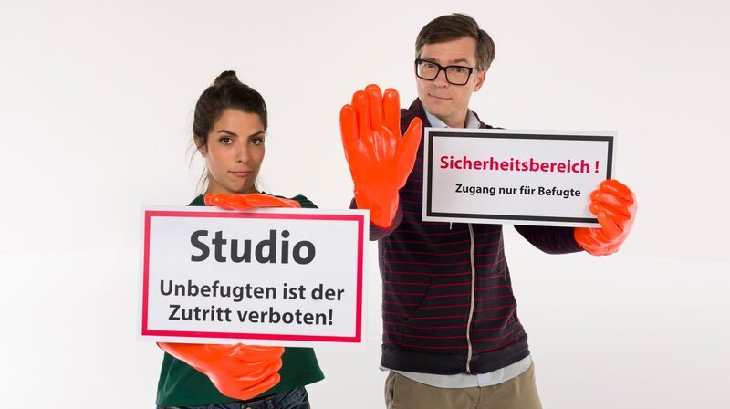 Clarissa Corrêa da Silva und Ralph Caspers führen durch die Welt der außergewöhnlichen Fragen. – Bild: WDR/​Ben Knabe /​ WDR Presse und Information
