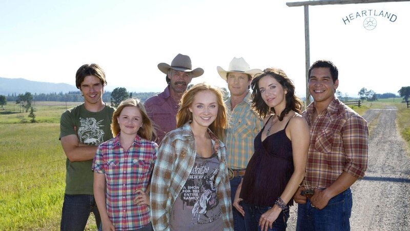 1. Staffel: (v.l.): Borden (Graham Wardle), Mallory Wells (Jessica Amlee), Jack Bartlett (Shaun Johnston), Amy Fleming (Amber Marshall), Tim Fleming (Chris Potter), Samantha Louise „Lou“ Fleming (Michelle Morgan) und Scott Cardinal (Nathaniel Arcand) – Bild: MG RTL D