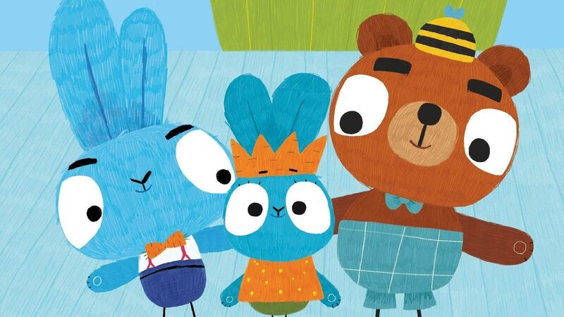 Im Wald treffen Bop (li.) und Boo (mi.) treffen im Wald auf einen neuen Freund – Barry (re.), der kleine Bär. – Bild: 2020 publishing house Glowberry Books LLC