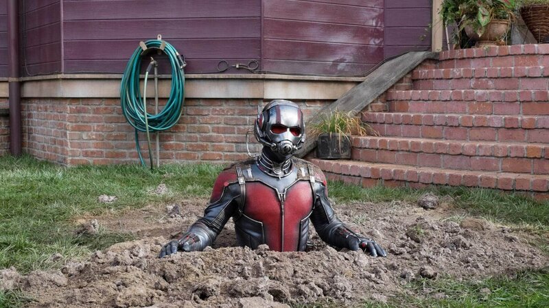Scott Lang (Paul Rudd) wird zum neuen Ant-Man ernannt, um die außergewöhnliche Technologie vor Missbrauch zu schützen. Dazu muss er zunächst lernen, die übermenschlichen Kräfte zu kontrollieren. – Bild: RTL /​ ©2015 Marvel