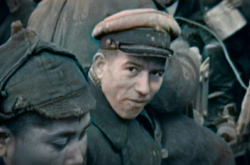 Sowjetischer Kriegsgefangener schaut in die Kamera. – Bild: ZDF und SWR/Docmakers/NTR. Sowjetischer Kriegsgefangener schaut in die Kamera. – Bild: ZDF und SWR/Docmakers/NTR.