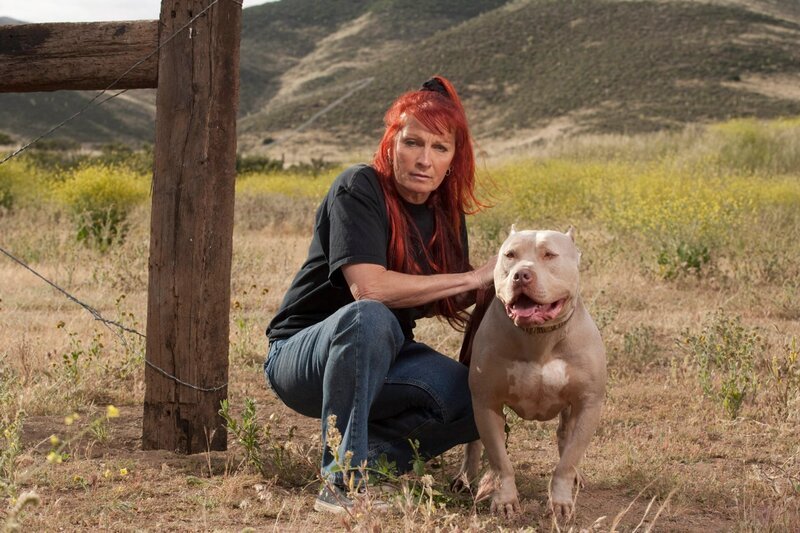 AGUA DULCE, CA – MAY 25TH: Tia Maria Torres poses with one of her personal dogs on ranch land at Torres’ Villalobos Rescue Center in Agua Dulce, California, on Tuesday , May 25th, 2010. photo by Stephanie Diani/​Getty Images for Discovery Communications – Bild: Stephanie Diani /​ © 2010 Discovery Communications