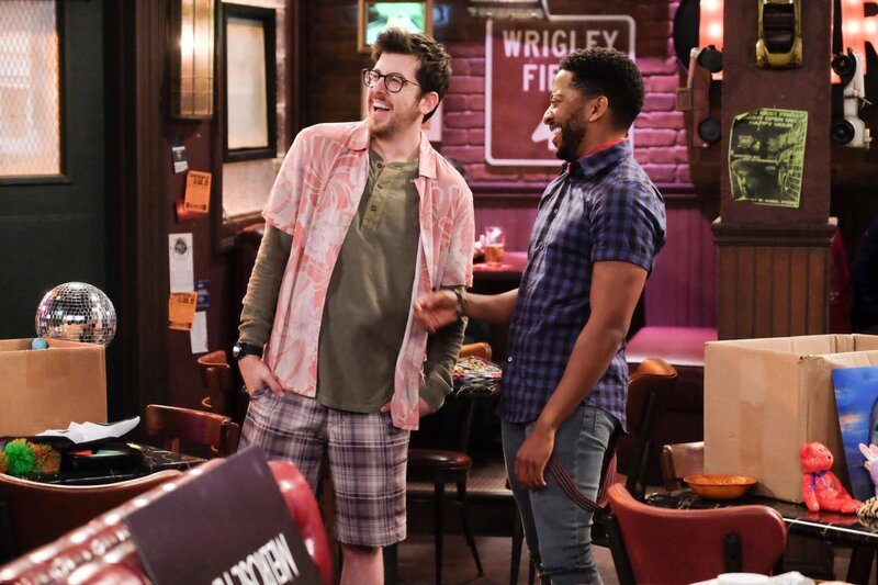Clark (Christopher Mintz-Plasse, l.); Mason (Shaun J. Brown, r.) – Bild: Dieses Bild darf ausschließlich nach Maßgabe der Allgemeinen Geschäftsbedingungen für die Presselounges der Sender der ProSiebenSat.1 Media SE (AGB) genutzt werden. Die in den AGB festgesetzten Rechteeinschränkungen sind unbedingt  …