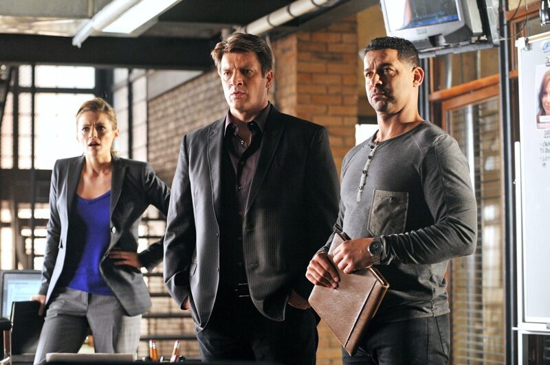 L-R: Kate Beckett (Stana Katic), Richard Castle (Nathan Fillion), Javier Esposito (Jon Huertas) – Bild: PLURIMEDIA (NBC)