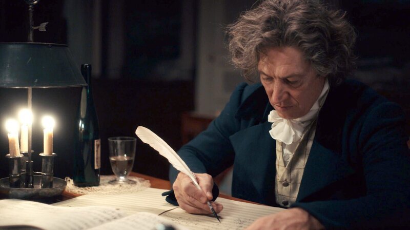 Ludwig van Beethoven (Tobias Moretti) komponiert trotz seiner Taubheit. – Bild: ARD Degeto/​WDR/​ORF/​EIKON Media/​Repro