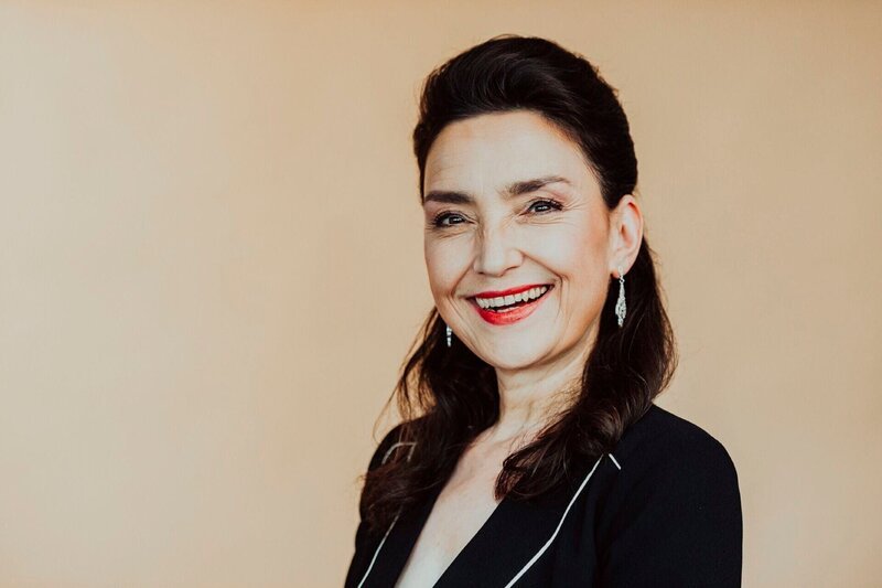 Tatjana Clasing spielt „Simone Steinkamp“ – Bild: RTL /​ Julia Feldhagen