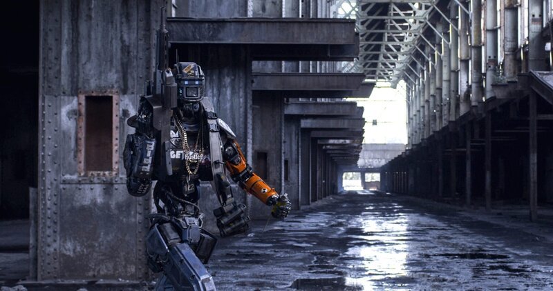 Sharlto Copley (Chappie). – Bild: PLURIMEDIA (Sony Pictures Releasing France /​ Media Rights Capital /​ Columbia Pictures)