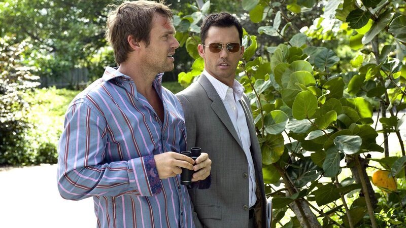 Michael (Jeffrey Donovan, r.) und Victor (Michael Shanks) wollen gemeinsam gegen die mysteriöse Mord-Auftraggeberin vorgehen. – Bild: RTL /​ 20th Century Fox