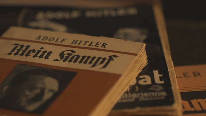 Adolf Hitler’s Buch „Mein Kampf“ wurde 1945 verboten. – Bild: port.de