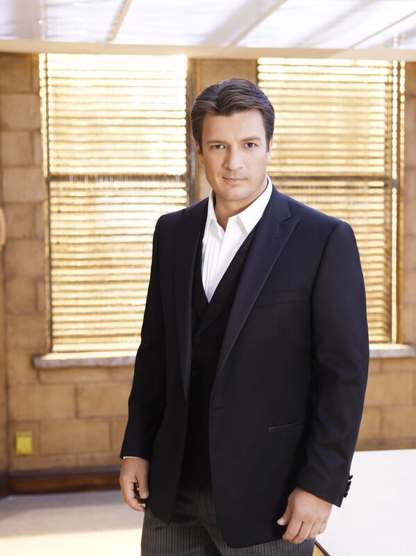(3. Staffel) – Es gibt zwei Arten von Menschen, die sich Gedanken machen, wie man am besten Leute ermordet: Psychopathen und Kriminalautoren. Frauenheld Richard Castle (Nathan Fillion) gehört zur zweiten Gruppe. – Bild: ABC Studios Lizenzbild frei