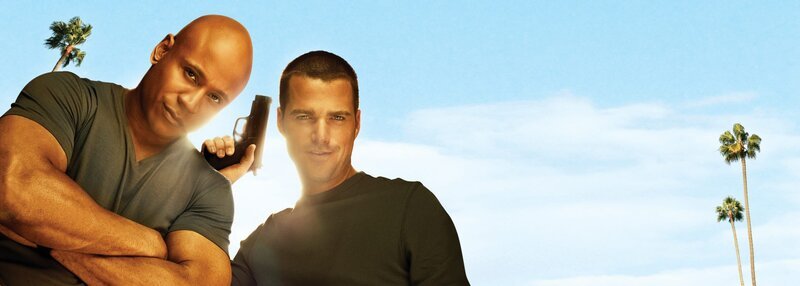 Ermitteln in einer Undercovereinheit in Los Angeles, die dem Naval Criminal Investigative Service angehört: Special Agent G. Callen (Chris O’Donnell, r.) und Special Agent Sam Hanna (LL Cool J, l.) … – Bild: CBS Studios Inc. All Rights Reserved. Lizenzbild frei