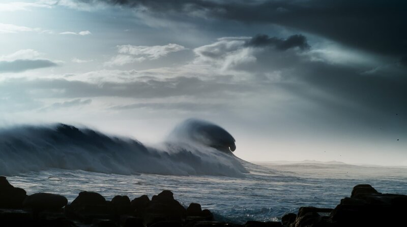 Vor Südafrika können gigantische Wellen entstehen. Bei den Dreharbeiten konnte die mächtigste Riesenwelle der letzten fünf Jahre gefilmt werden. – Bild: BBC/​BR/​WDR