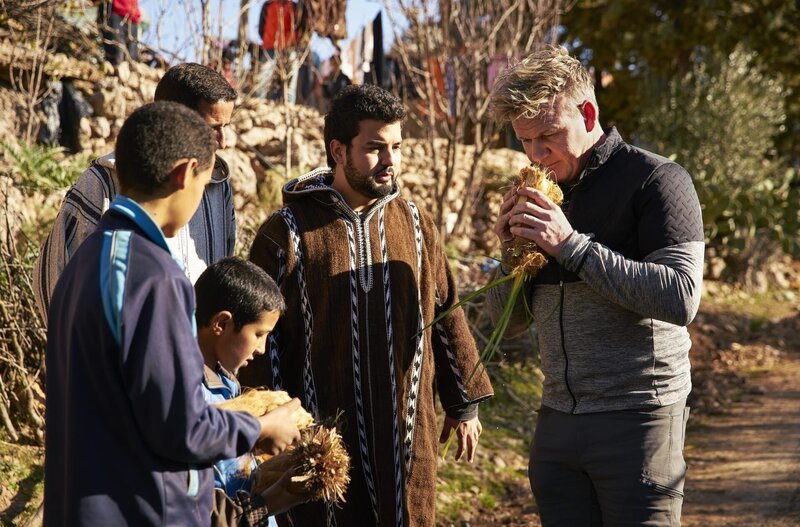 Morocco – Gordon Ramsay (R) stops during his journey to find local ingredients to sample hearts of palm sold by locals on the roadside. – Bild: Studio Ramsay and all3media international Lizenzbild frei