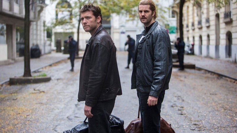 On left: Willem Holleeder (Sam Worthington) and on right Cor Van Hout (Jim Sturgess). – Bild: 2015 Dutch Film Works. All rights reserved.