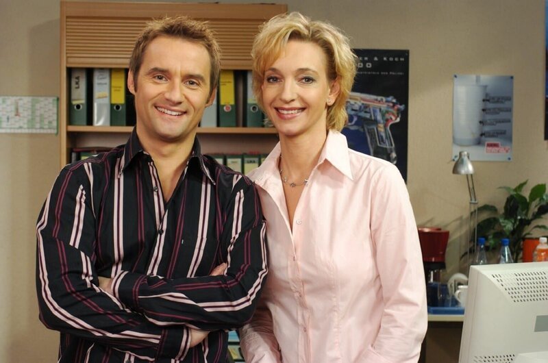 Die beiden Kommissare Bernie Kuhnt (l.) und Conny Niedrig (r.) ermitteln gemeinsam im Team. – Bild: Sat.1 Eigenproduktionsbild frei