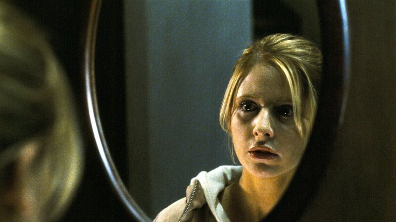 Worin liegt das Geheimnis dieses Hauses? Dieser Frage versucht Karen (Sarah Michelle Gellar) immer wieder auf den Grund zu gehen …. – Bild: Constantin Film Verleih GmbH Lizenzbild frei Worin liegt das Geheimnis dieses Hauses? Dieser Frage versucht Karen (Sarah Michelle Gellar) immer wieder auf den Grund zu gehen …. – Bild: Constantin Film Verleih GmbH Lizenzbild frei