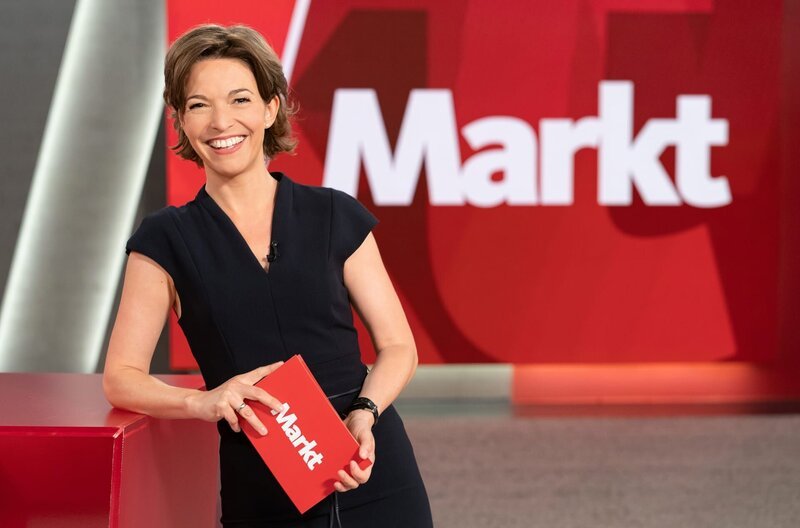 Moderatorin Anna Planken – Bild: WDR/​Annika Fußwinkel