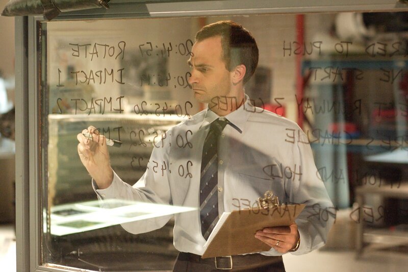 Jack Drake (played by Christopher Sawchyn) creates a timeline based on his findings. – Bild: Cineflix 2009