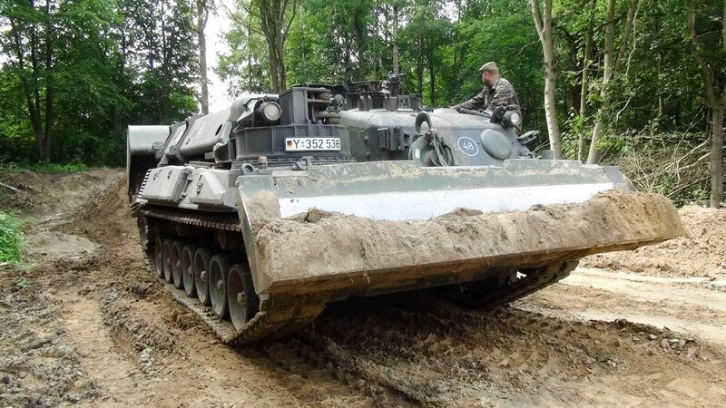 ‚Pioniere‘ sind die Schwerarbeiter der Bundeswehr: Sie machen den Weg für die eigenen Truppen frei und dem Gegner das Leben mit Hindernissen schwer. – Bild: RTL /​ Sunflightmedia Production