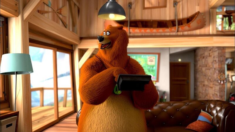 Auf der Suche nach der Fernbedienung findet Grizzy eine Universalbedienung für verschiedene Geräte in der Rangerhütte. Er denkt, dass er jetzt die Lemminge auf Abstand halten kann, doch auch die wissen, wie sie die Kontrolle an sich reißen können. – Bild: Studio Hari