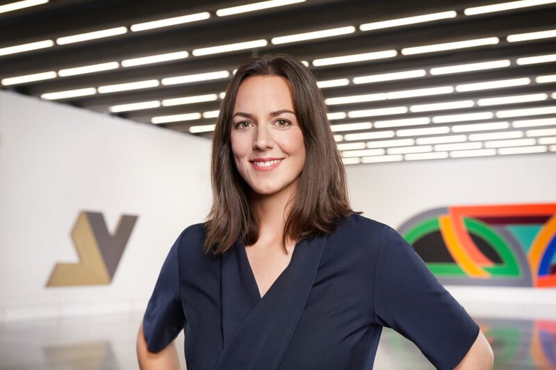 Moderatorin Nina Brunner. – Bild: BR/​ZDF/​[H] Kunstmuseum Basel/​Markus Hintzen