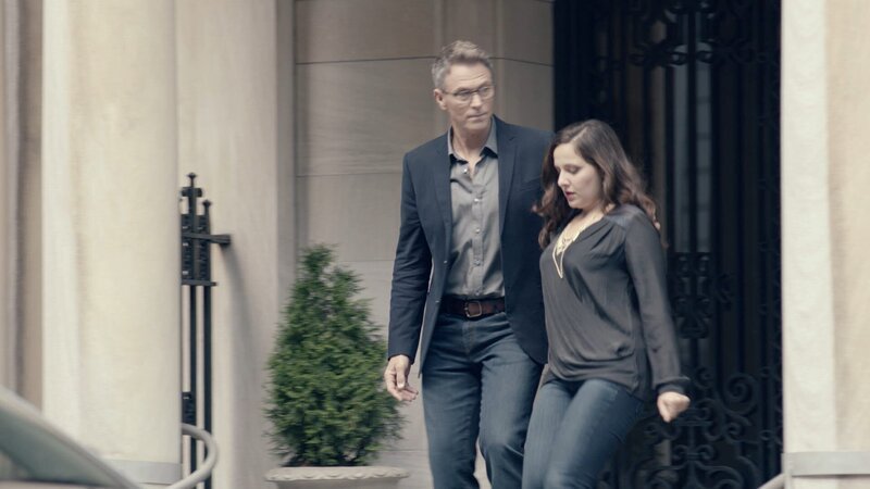 Henry McCord (Tim Daly, l.); Olga Gorev (Sofiya Akilova, r.) – Bild: 2015 CBS Broadcasting, Inc. All Rights Reserved. Lizenzbild frei
