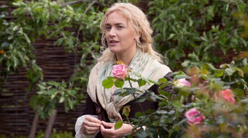 Sabine De Barra (Kate Winslet) verfügt über ein einzigartiges Talent als Gärtnerin. – Bild: ARD Degeto/​BR