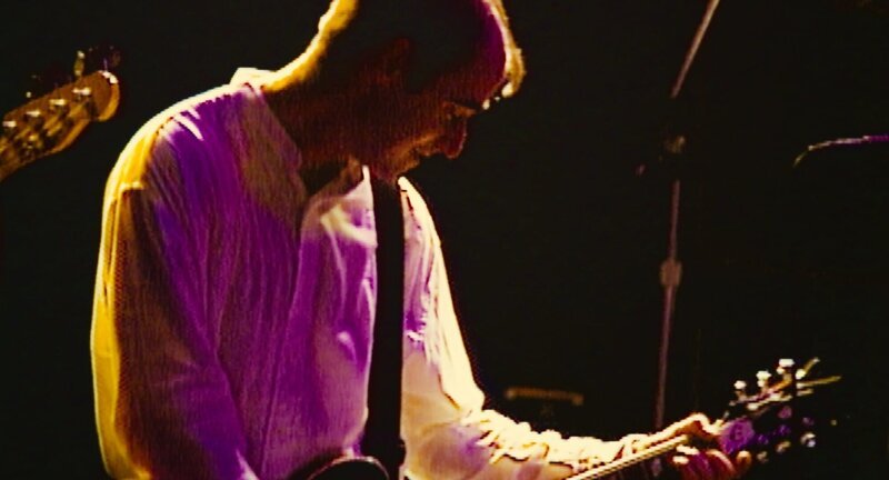 Bonehead auf der Bühne in Knebworth – Bild: GEO Television Bonehead auf der Bühne in Knebworth – Bild: GEO Television