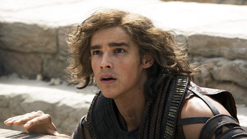 Der Dieb Bek (Brenton Thwaites) fasst den abenteuerlichen Plan, gemeinsam mit dem gefallen Gott Horus die Schreckensherrschaft von Set zu beenden.Der Dieb Bek (Brenton Thwaites) fasst den abenteuerlichen Plan, gemeinsam mit dem gefallen Gott Horus die Schreckensherrschaft von Set zu beenden. – Bild: RTL Zwei Der Dieb Bek (Brenton Thwaites) fasst den abenteuerlichen Plan, gemeinsam mit dem gefallen Gott Horus die Schreckensherrschaft von Set zu beenden.Der Dieb Bek (Brenton Thwaites) fasst den abenteuerlichen Plan, gemeinsam mit dem gefallen Gott Horus die Schreckensherrschaft von Set zu beenden. – Bild: RTL Zwei