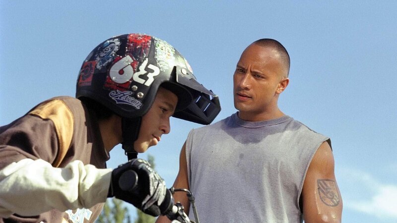 Als Chris Vaughns (Dwayne Johnson, r.) jugendlicher Neffe Pete (Khleo Thomas) durch Konsum von Drogen aus dem Casino ins Krankenhaus eingeliefert werden muss, nimmt dieser das Gesetz in die eigene Hand. – Bild: TVNOW /​ MGM