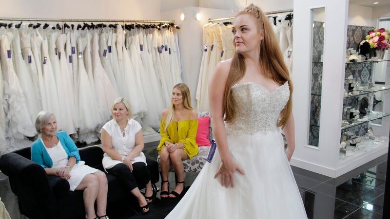 Say Yes To The Dress UK, Episode 17, Bride Kayleigh W tries on dress with friends and family. – Bild: Discovery Communications.