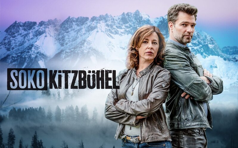 Key-Visual: Die Kommissare der SOKO Kitzbühel: Julia Cencig als Nina Pokorny und Jakob Seeböck als Lukas Roither. – Bild: ORF/​Gebhardt Productions/​Stefanie Leo