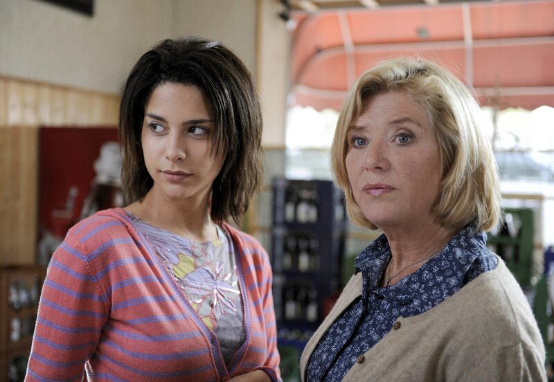 Zimmer mit Tante – Bild: PLURIMEDIA (ARD Degeto /​ Marion von der Mehden)