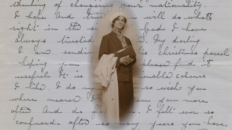 Cary Grants Mutter und einer der Briefe, die sie an ihn schrieb, nachdem sie die Nervenheilanstalt verlassen hatte. – Bild: ORF/​ARTE FRANCE/​YUZU Productions