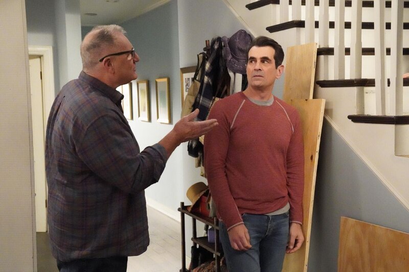 L-R: Jay Pritchett (Ed O’Neill) and Phil Dunphy (Ty Burrell) – Bild: 2019–2020 American Broadcasting Companies, Inc. All rights reserved. Lizenzbild frei
