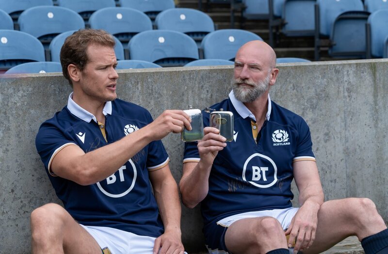 Men in Kilts: A Roadtrip with Sam and Graham – Season 1 – Episode 102 – Bild: STARZ /​ Sony /​ Die Verwendung ist nur bei redaktioneller Berichterstattung im Rahmen einer Programmankündigung ab 2 Monate vor der ersten Auss /​ © 2021 Sony Pictures Entertainment. All Rights Reserved.