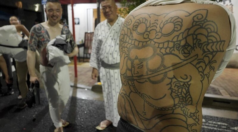 Was hat es mit Japan und deren Tätowier-Tradition auf sich und warum Tattoos hier immer noch sehr umstritten sind. – Bild: ORF/​IFAGE Filmproduktion/​Hannes Schuler