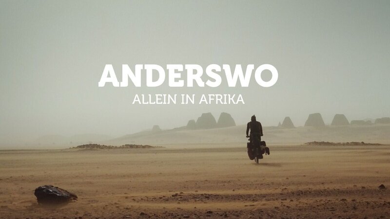 Artwork zu „Anderswo – Allein in Afrika“ Die Verwendung des sendungsbezogenen Materials ist nur mit dem Hinweis und Verlinkung auf RTL+ gestattet. – Bild: RTL /​ (c) Anselm Pahnke