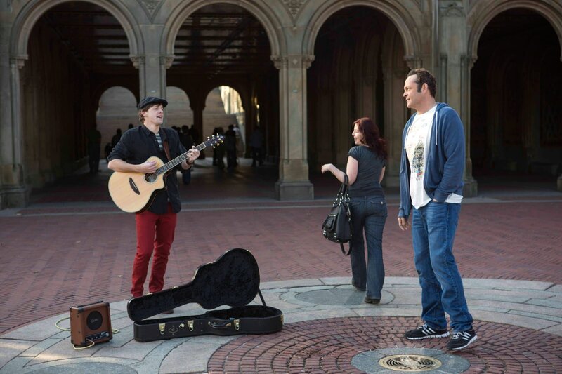 Der Lieferheld - Unverhofft kommt oft – Bild: CONSTANTIN FILM /​ Sie dürfen die Materialien im Rahmen eines einfachen Nutzungsrechts allein zum vorgegebenen Nutzungszweck über den betreffenden Film nutzen, auf welchen sich die jeweiligen Materialien beziehen. Eine Bearbeitung,  …