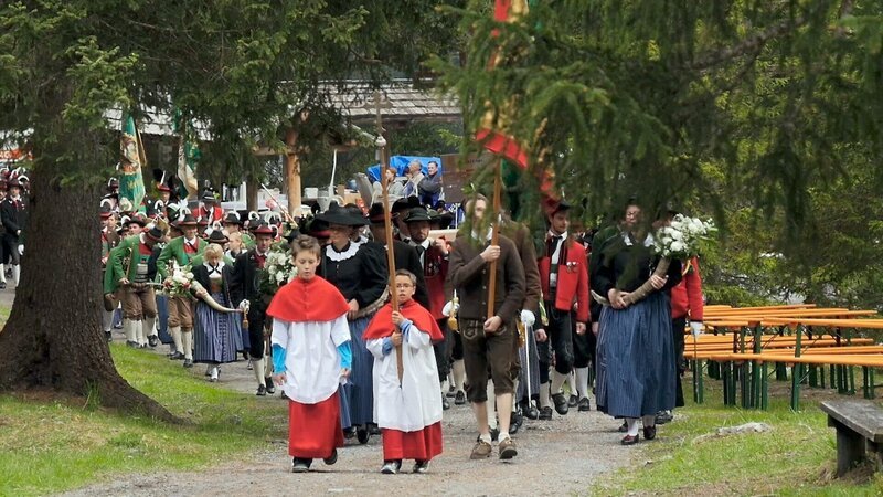 Prozession Heiligen drei Brunnen Trafoi. – Bild: ORF/​Verlagshaus Hans Jöchler