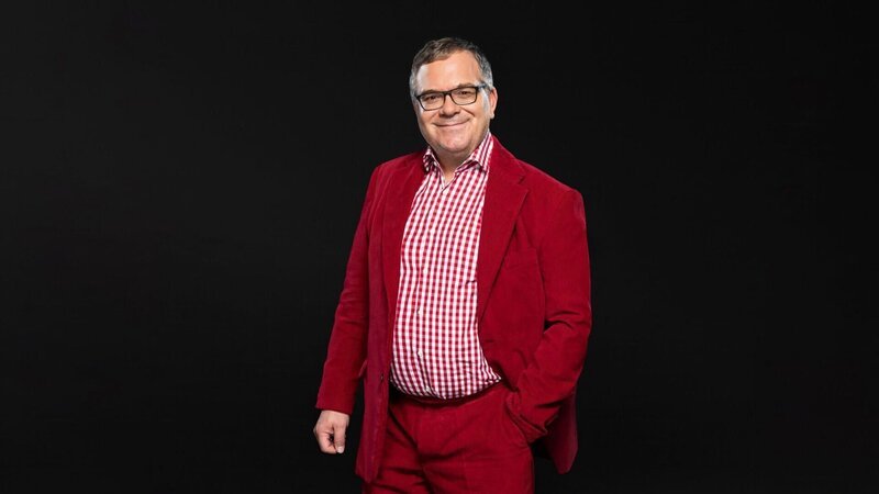 Moderator Elton. – Bild: RTL /​ Steffen Wolff