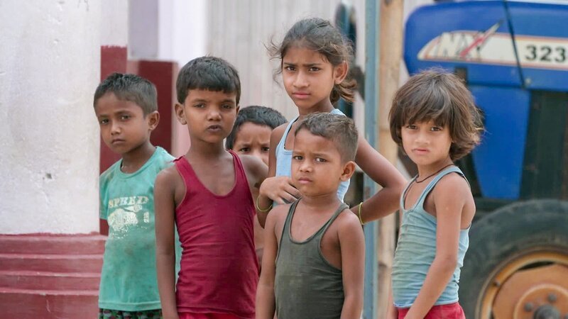 Das Durchschnittsalter liegt bei 28 Jahren in Indien. Im Vergleich dazu Österreich, wo es bei 43 liegt. – Bild: ORF